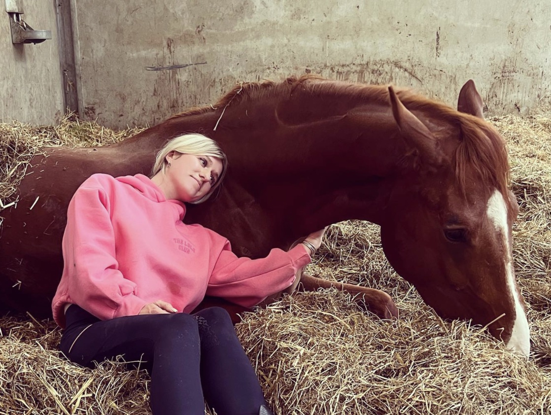 Britt Dekker neemt afscheid van paard: 'Hebben er alles aan gedaan'